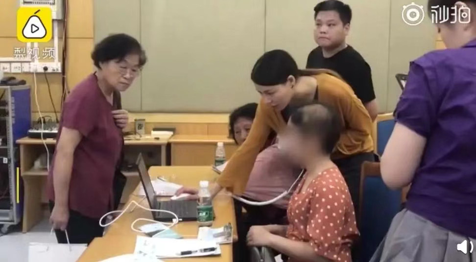 【泪时光】25岁不露脸女白领,公开近照引围观:“纵欲过度,正在慢慢榨干你”