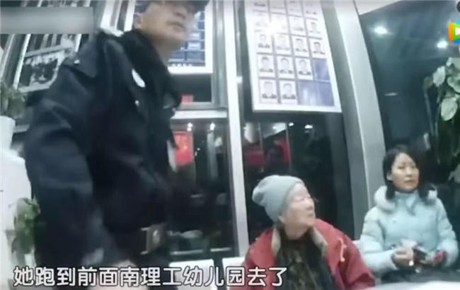 【泪时光】92岁母亲去世,囤下1000斤粮食给“智障”儿子:每对母子,都是生死之交