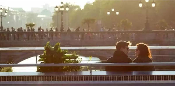 【泪时光】“没见识的女孩,出门都不坐飞机”:我见过最可怕的伴侣,都在强求“三观一致”