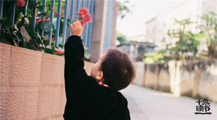 【泪时光】告诉孩子:余生很贵,请远离心穷的人